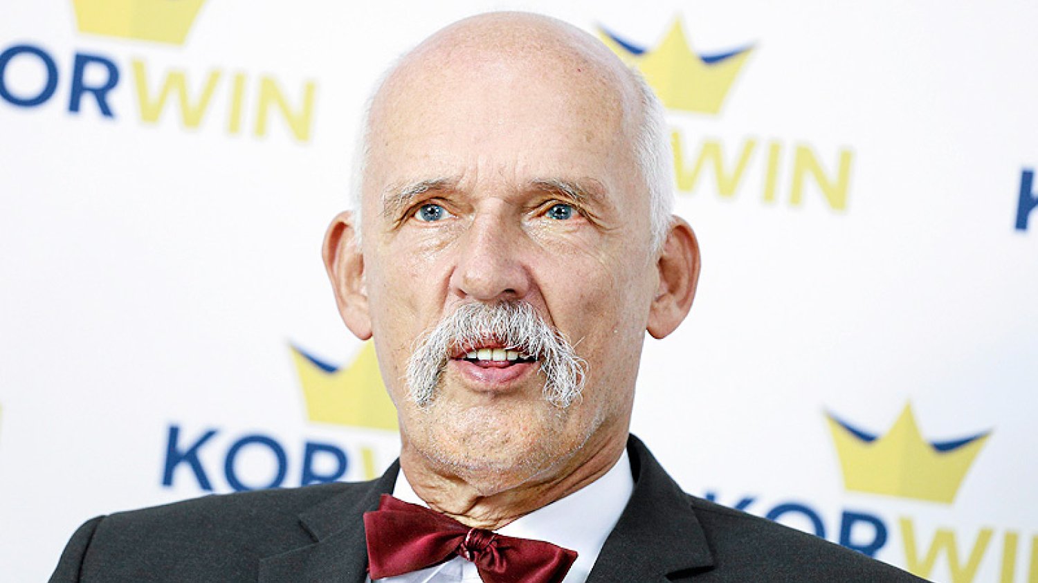 Janusz Korwin-Mikke znowu szokuje skrajnie prawicowymi poglądami.