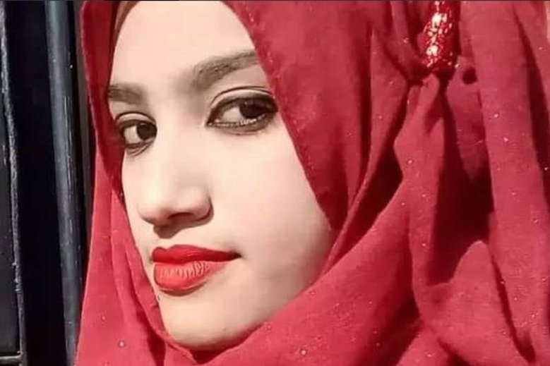 19-latkę z Bangladeszu spalono żywcem, bo zgłosiła molestowanie przez dyrektora szkoły.