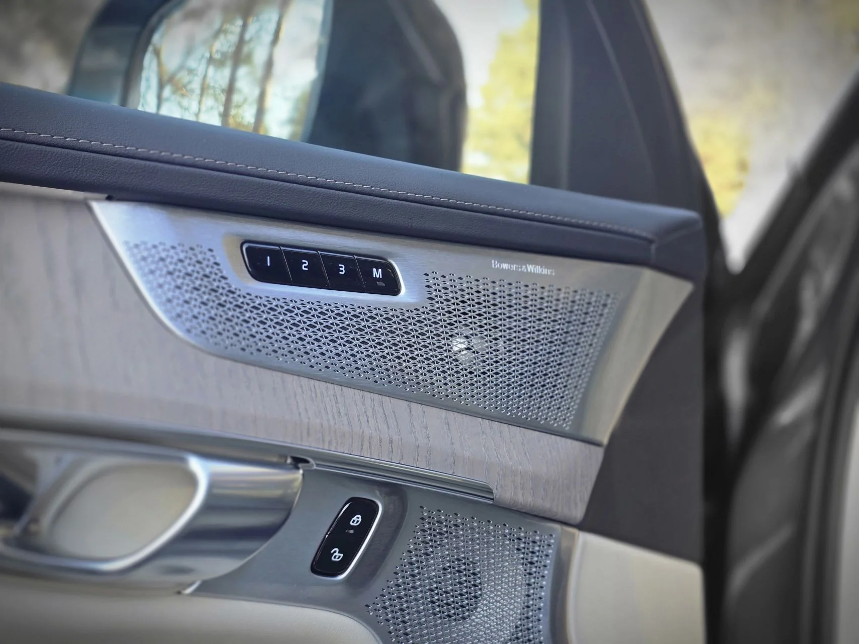 Nowe Volvo XC90 T8 plug-in hybrid Nowe Volvo XC90 T8 plug-in hybrid