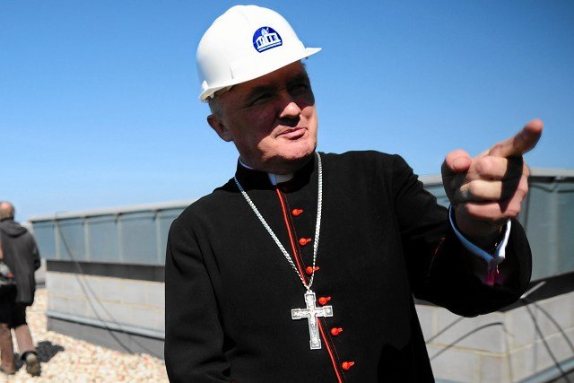 Kardynał Kazimierz Nycz na budowie Świątyni Opatrzności Bożej, która wchodzi w skład Centrum Opatrzności Bożej
