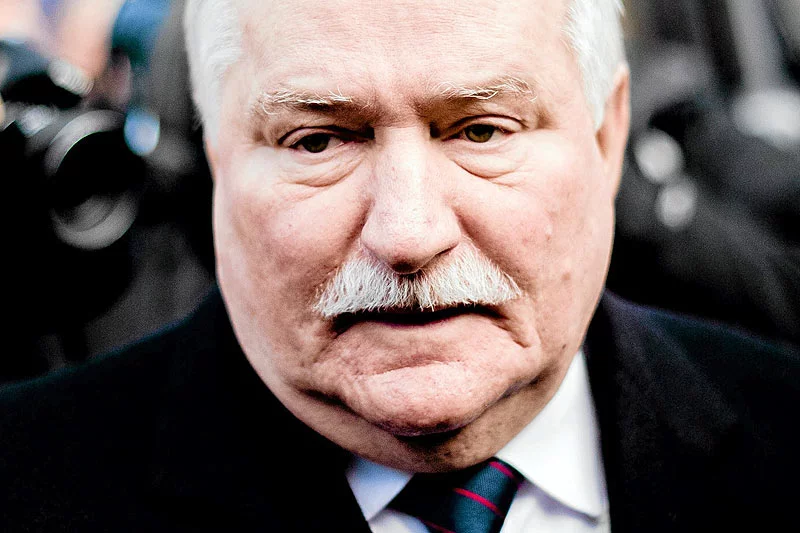 Były prezydent Lech Wałęsa w programie Tomasza Lisa przekonywał, że niegdyś mógł dokonać zamachu stanu i obalić Aleksandra Kwaśniewskiego, którego posądza o agenturalną przeszłość.
