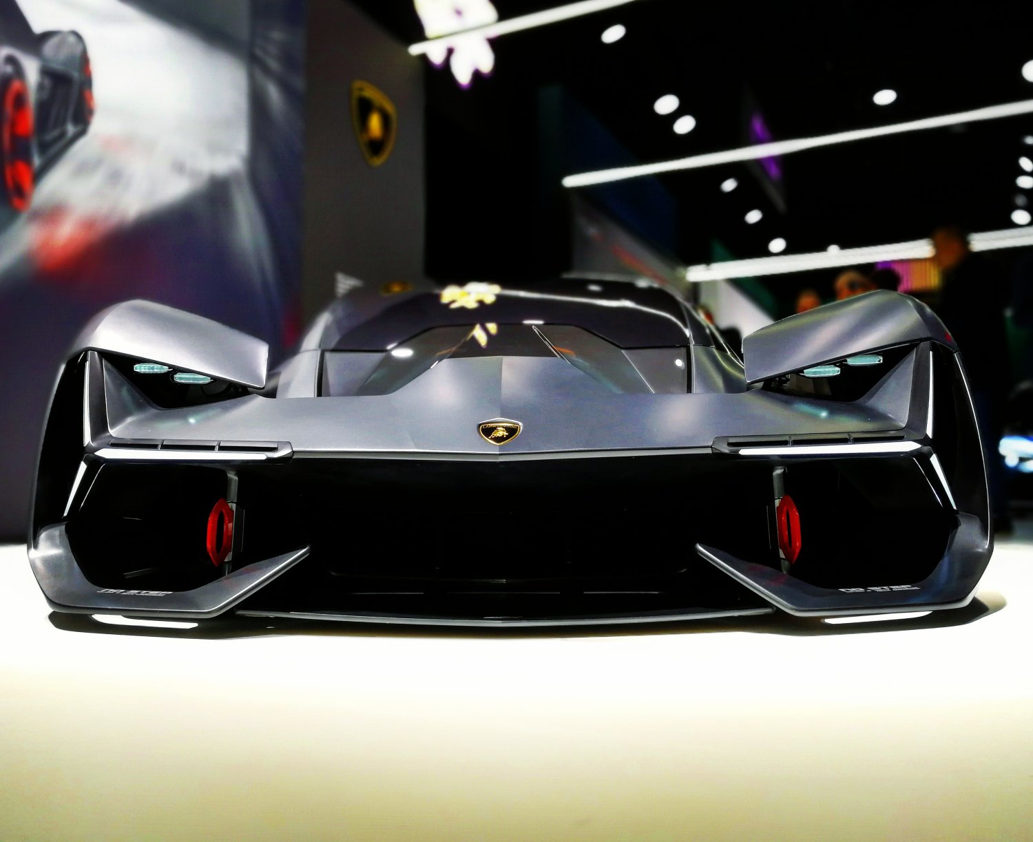Lamborghini Terzo Millennio to taki batmobil. Tyle że prawdziwy.