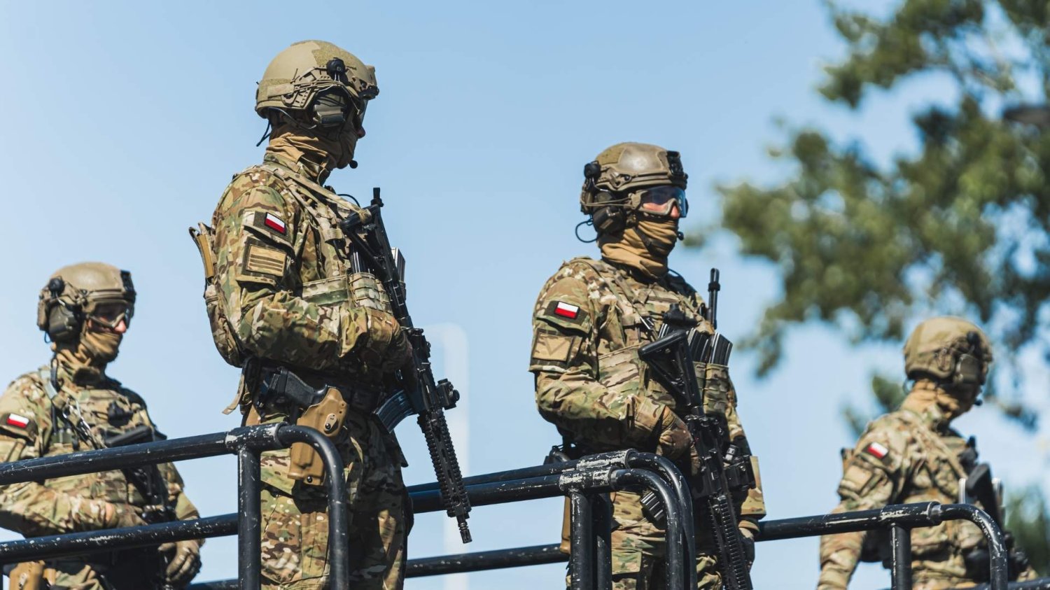 Patrole z długą bronią. Co się dzieje w polskich miastach?