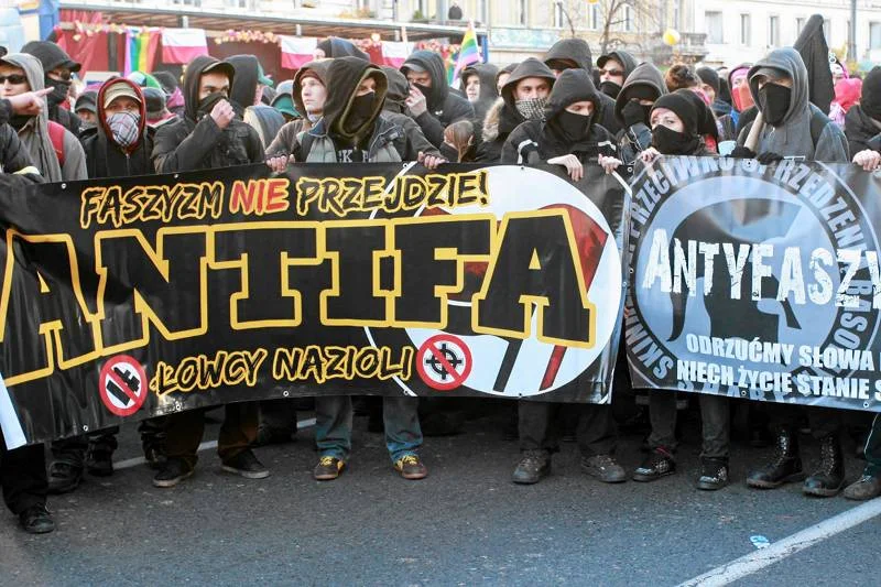 11.11.2011 - Blokada Marszu Niepodległości w Stolicy. Wydarzenia w 2011 roku zaowocowały utworzeniem Porozumienia 11 listopada i Ruchu Narodowego.