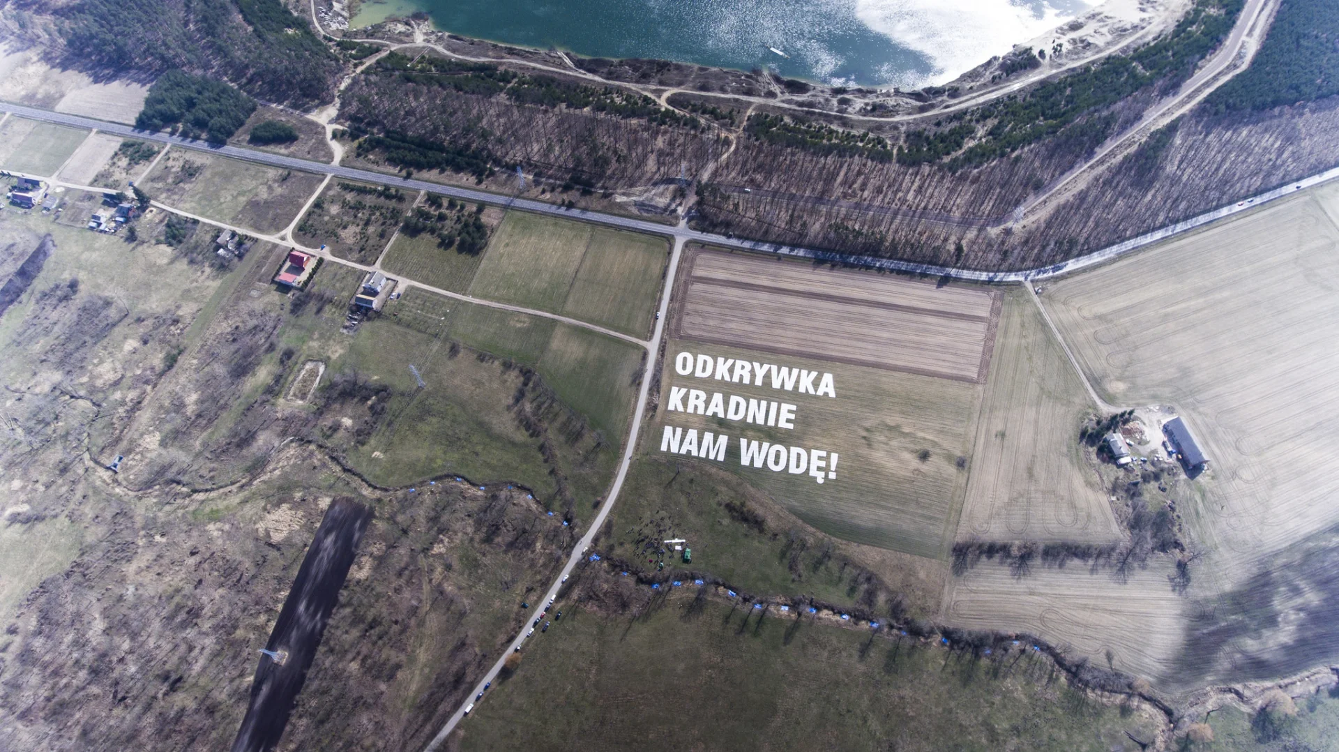 25 marca mieszkańcy terenów zagrożonych działalnością kopalni odkrywkowych węgla brunatnego zgromadzili się w pobliżu wyschniętego koryta Noteci niedaleko Konina i po raz kolejny wyrazili sprzeciw wobec budowy nowych odkrywek. Ponad 250 osób utworzyło łań