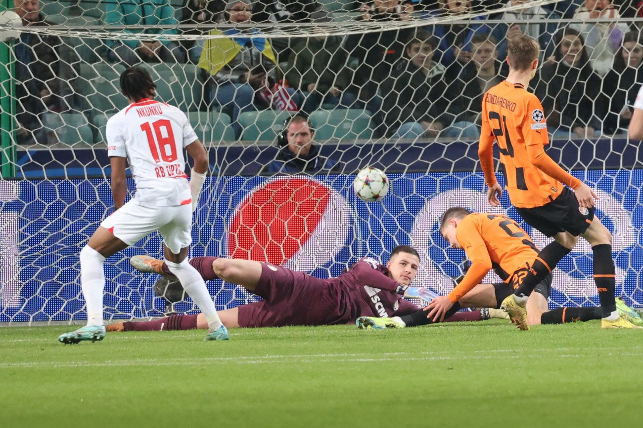 Szachtar Donieck pożegnał się z Ligą Mistrzów dotkliwą porażką. RB Lipsk rozbił Ukraińców w Warszawie.