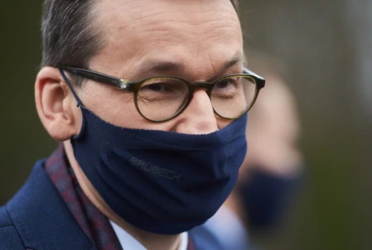 Morawiecki od razu z konferencji popędził na komunię córki. Morawiecki ogłaszał Nowy Ład Polski, spóźnił się na pierwszą komunię córki.