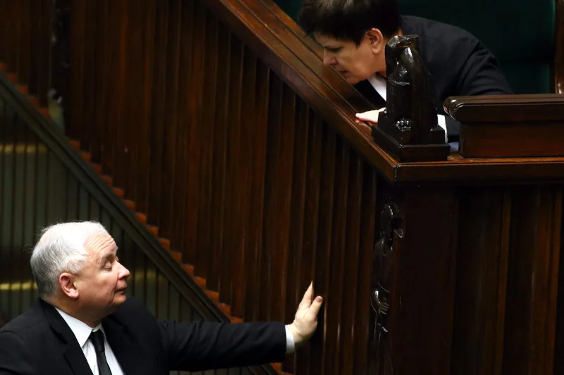 Szef partii Jarosław Kaczyński i szef rządu Beata Szydło. Czy to model popularny w Europie?
