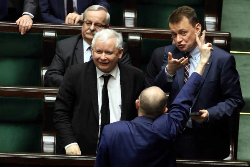 PiS łamie zasady demokracji?