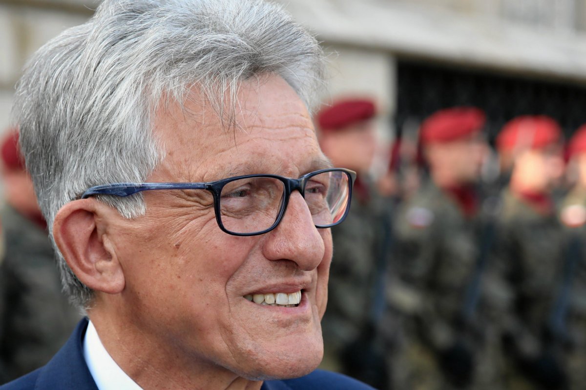 Stanisław Piotrowicz tłumacząc lot z Markiem Kuchcińskim rządowym samolotem, wyjaśnił, że potrzebował leku dla żony. Dowodzi to, że naprawdę "odleciał".