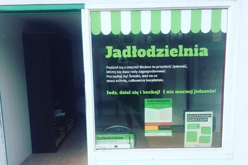 W warszawie znajduje się 12 jadłodzielni