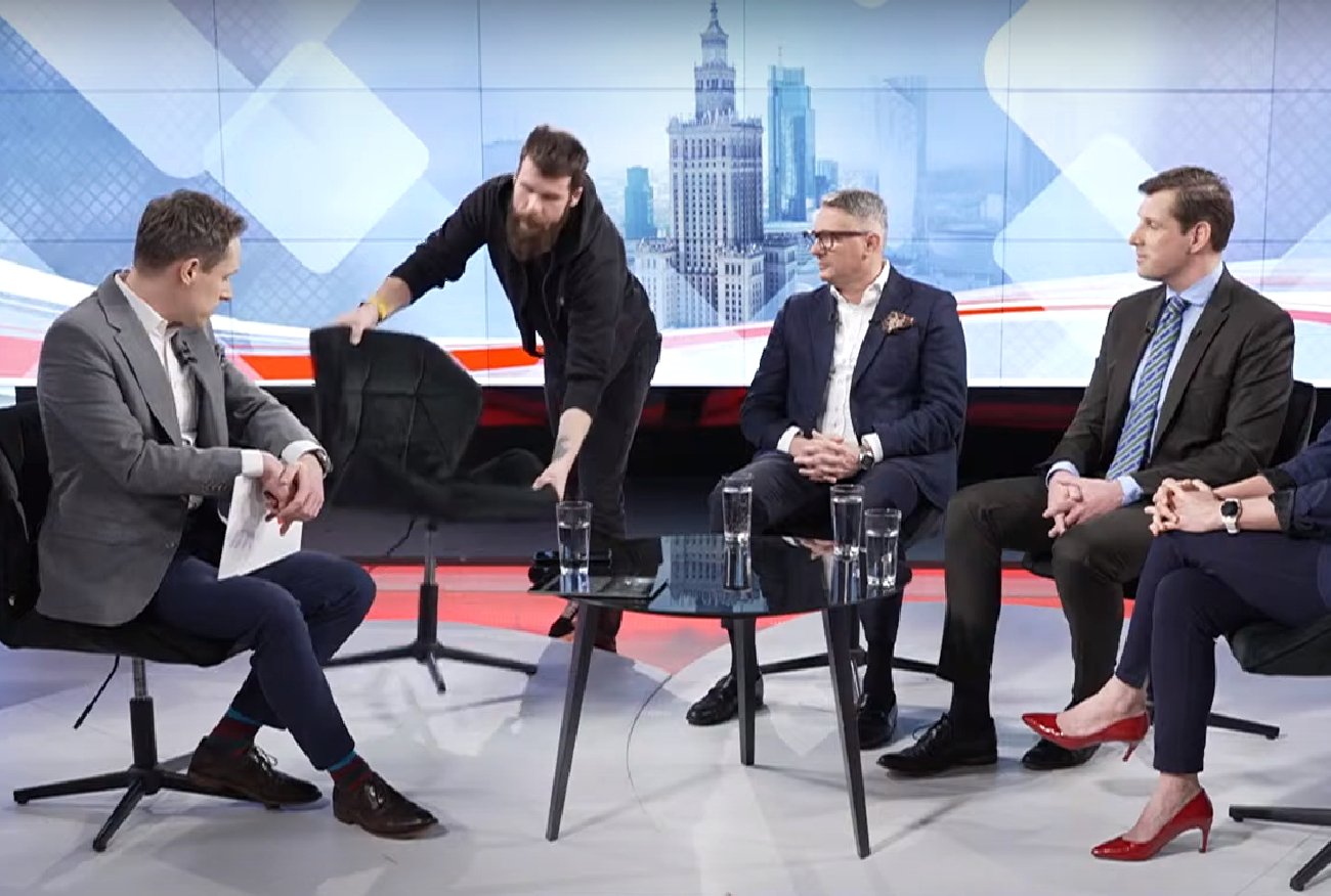 Trzaskowski odmówił udziału w debacie. Wyniesiono jego fotel ze studia