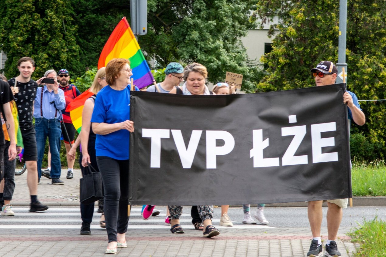 TVP musi przeprosić za homofobiczny materiał.