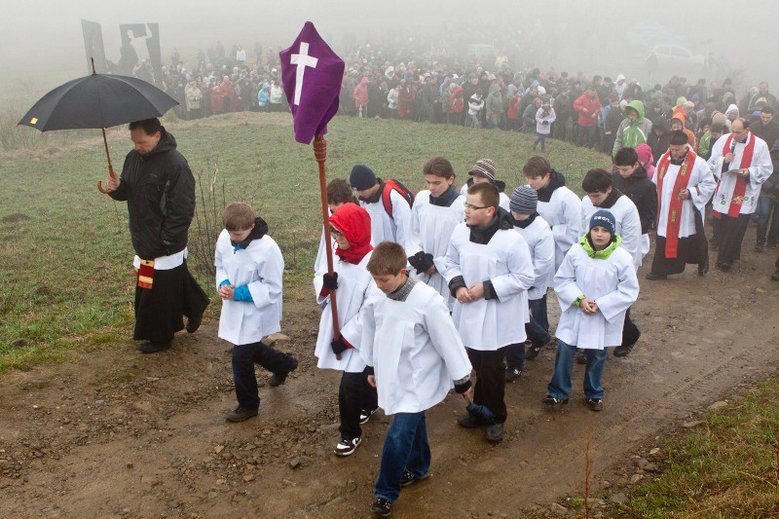 Wielki Piątek to ważne święto dla katolików, ale nie koniecznie dla państwa.