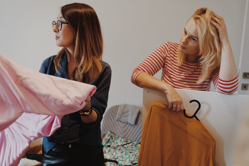 Zbudowanie garderoby kapsułowej wymaga więcej wysiłku niż w przypadku sprzątania szafy.