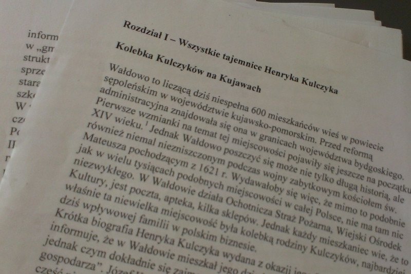 Zdjęcie fragmentu książki  o Janie Kulczyku.