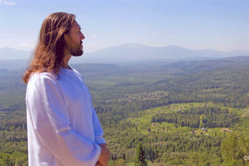 Wiassarion przekonał swoich wyznawców, by oddawali mu majątek.