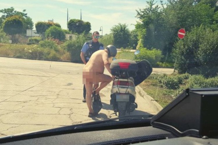 Nietypowego kierowcę skutera zatrzymała niemiecka policja.