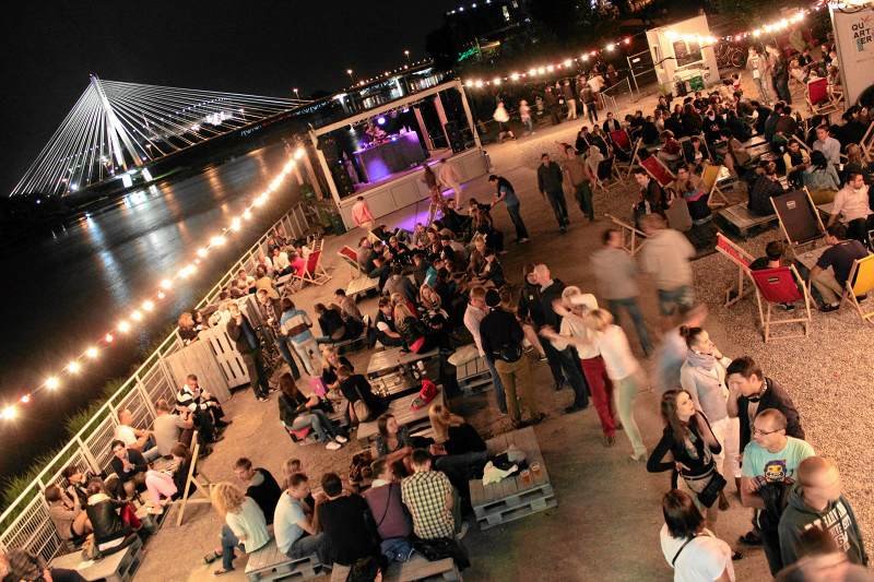 Warszawski klub Cud nad Wisłą przy Wybrzeżu Kościuszkowskim.