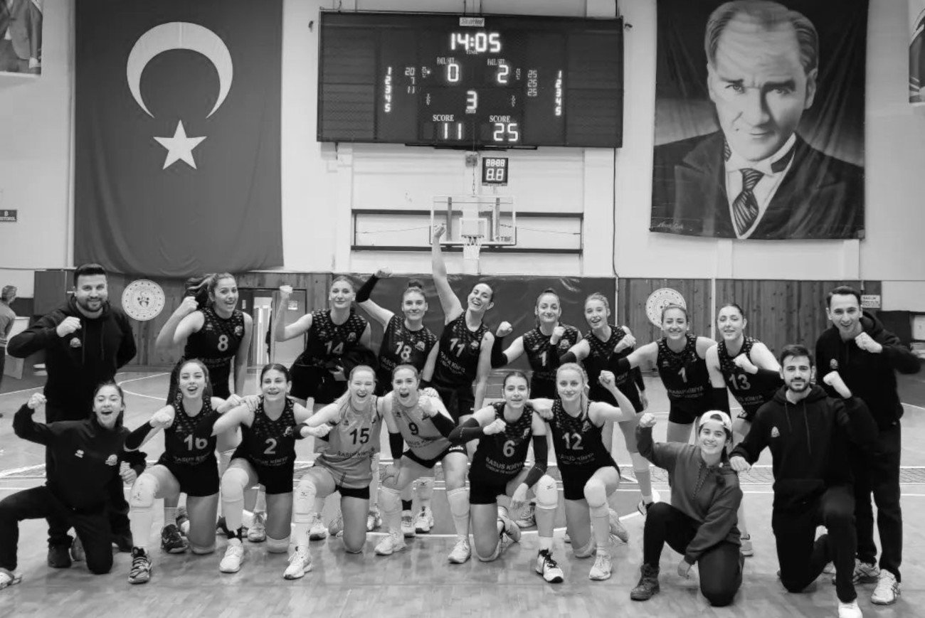 Drużynowe zdjęcie żeńskiej drużyny Rasus Kimya Hatay. Zespół świetnie spisywał się w tegorocznych rozgrywkach.