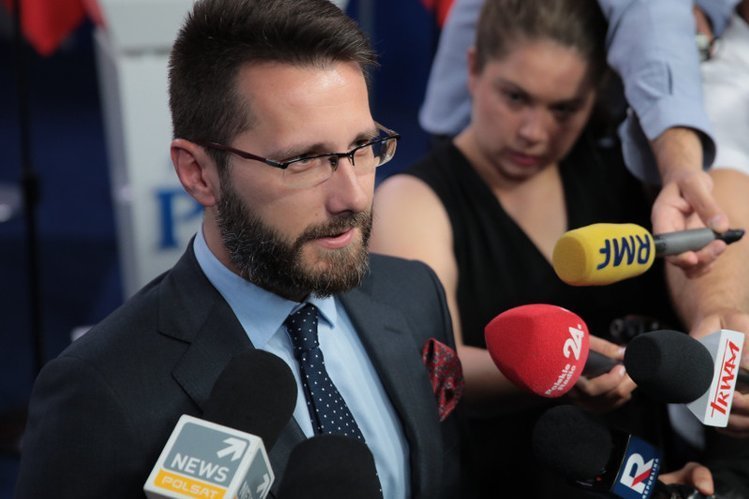 Wicerzecznik PiS Radosław Fogiel wyjaśnił, czemu do spółek państwowych nie trafiają eksperci.
