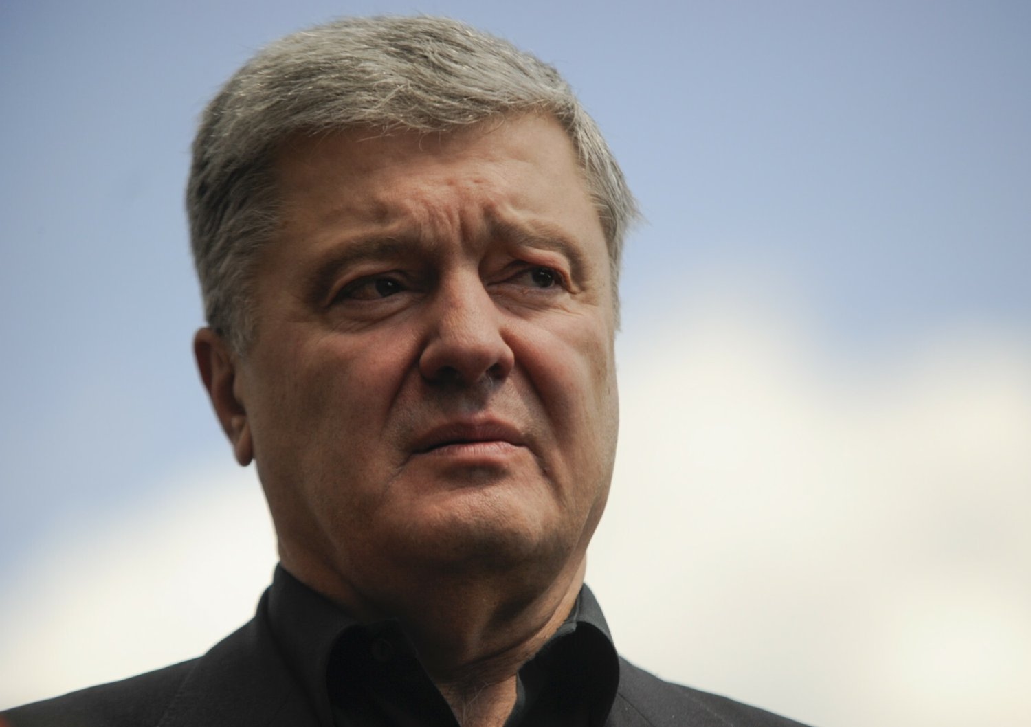 W poniedziałek, przy trzeciej próbie, Poroszenko opuścił Ukrainę.