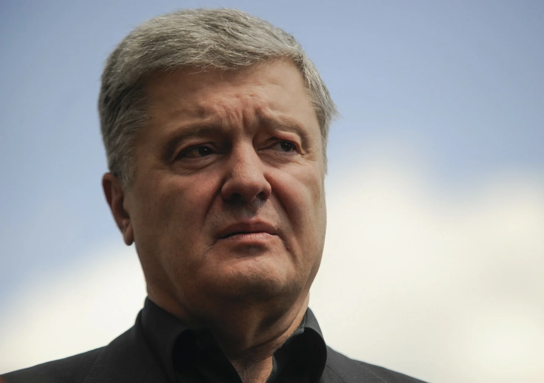 W poniedziałek, przy trzeciej próbie, Poroszenko opuścił Ukrainę.