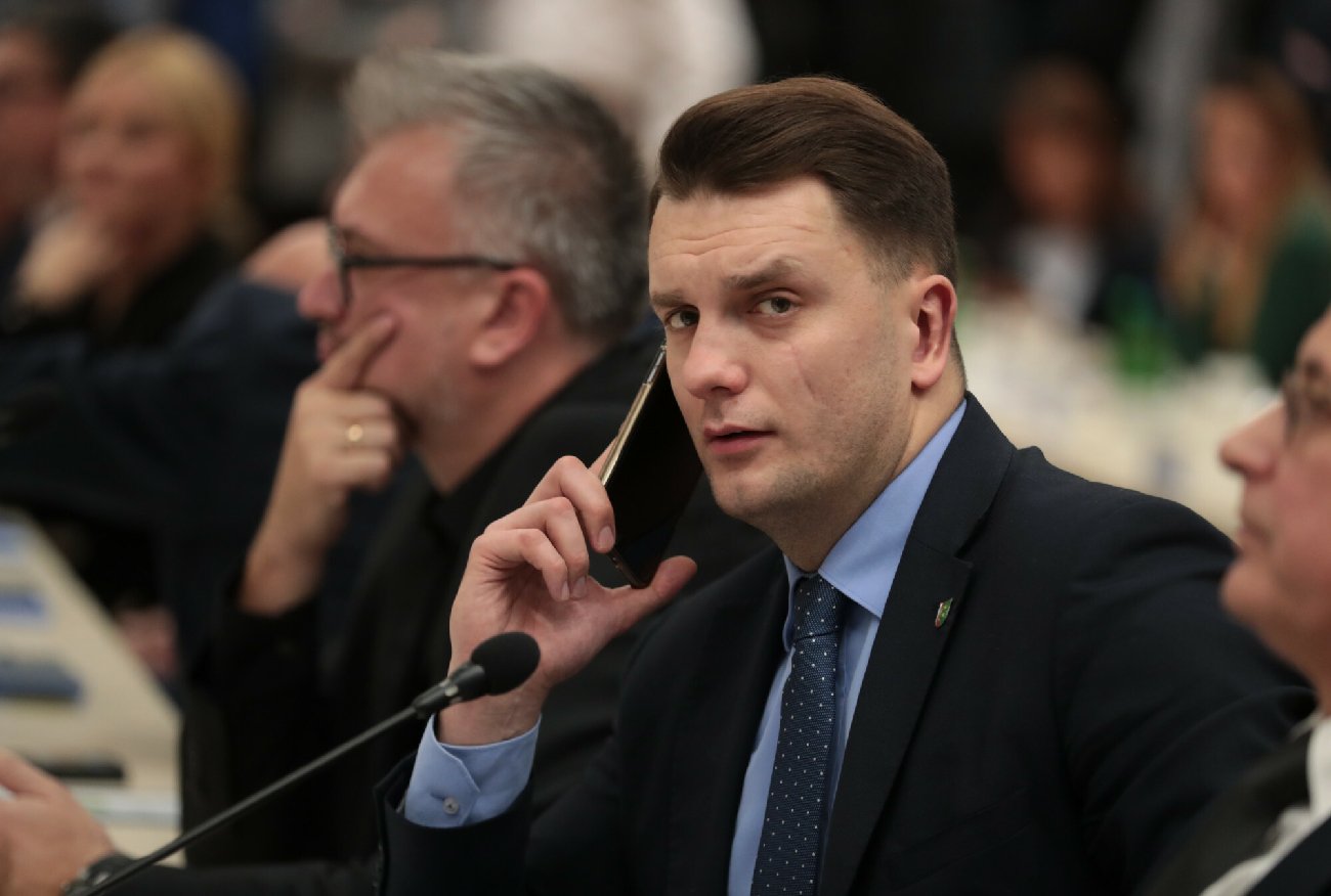 Łukasz Mejza odpowiada na zarzuty ws Zbigniewa Ajchlera.