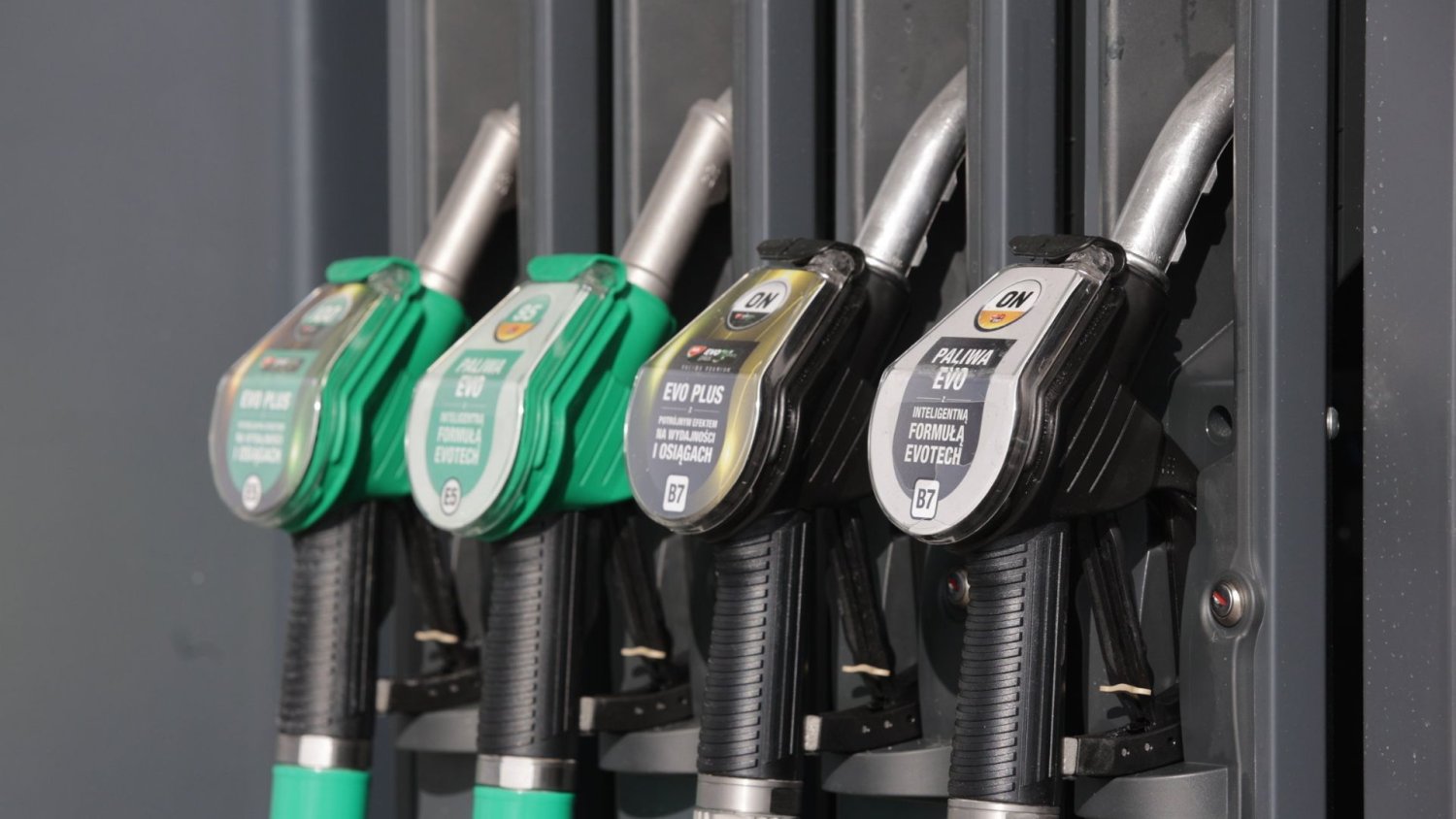 Pożegnanie z benzyną i dieslem za dziesięć lat? Niemcy mówią "nie"