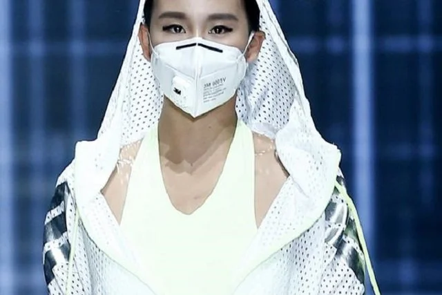 Smog i haute couture. Tak chińska rzeczywistość wpływa na modę.