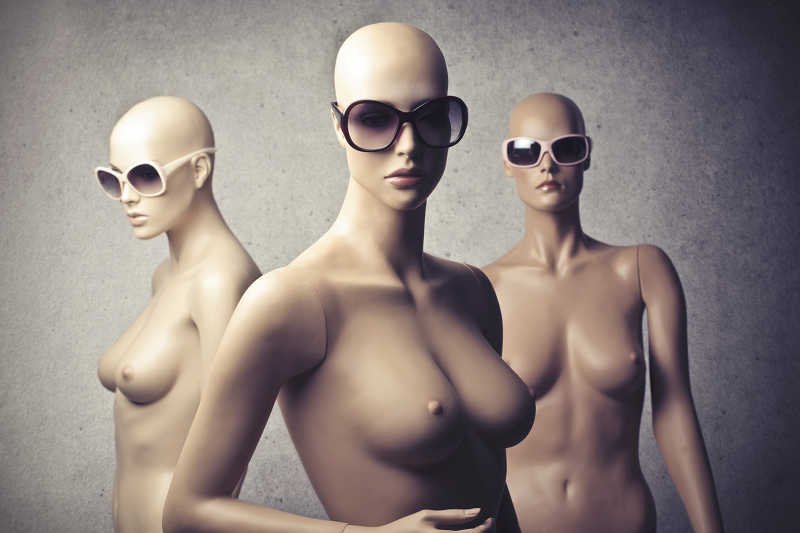 Angelina Jolie amputowała piersi. Wielu uznało, że ikona seksu straciła swój wielki atut. Seksowny biust i uroda nawet kosztem zdrowia?