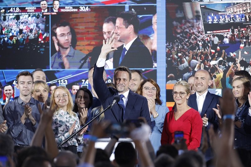 W sztabie Rafała Trzaskowskiego z zadowoleniem zareagowano na wyniki I tury wyborów prezydenckich, które są dość zgodne z sondażowymi przewidywaniami.