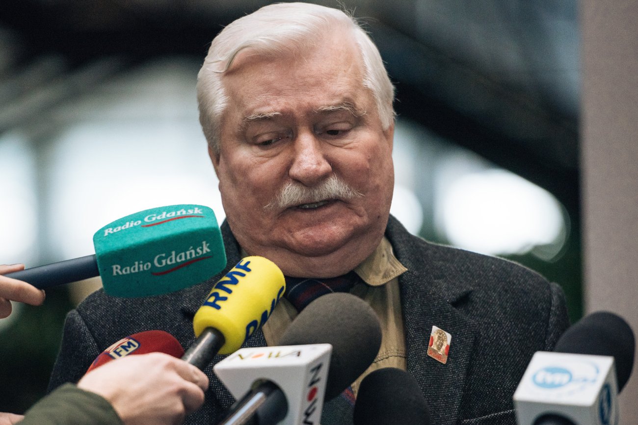 Lech Wałęsa napisał osobisty wiersz. Zachwala swoją twórczość na Facebooku
