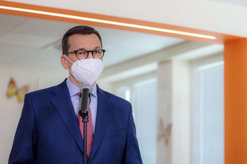 Czy będzie wcześniejsze luzowanie obostrzeń? Premier i minister zdrowia zabrali głos w tej sprawie.