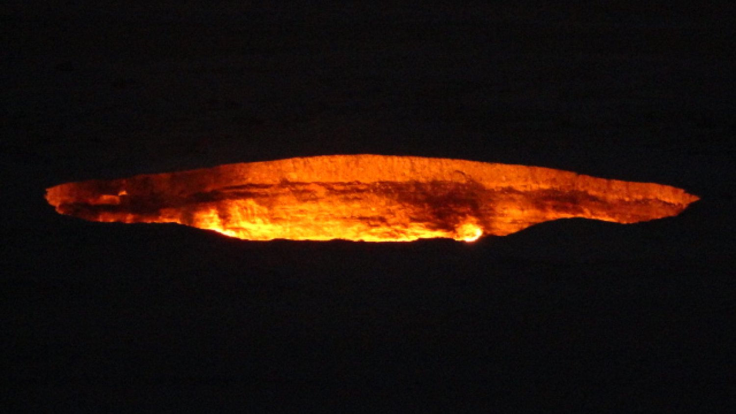 Krater w Derweze, zwany "bramą do piekła".