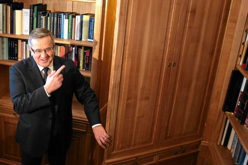 Bronisław Komorowski jest magistrem historii, obronił się w 1977 r.