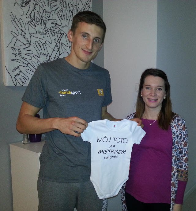 Maciej Lepiato, stypendysta Renault Handisport Team z partnerką Dominką