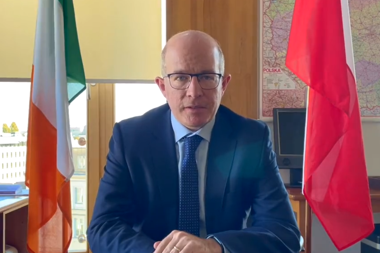 Ambasador Patrick Haughey pokazał, jak uczy się polskiego.