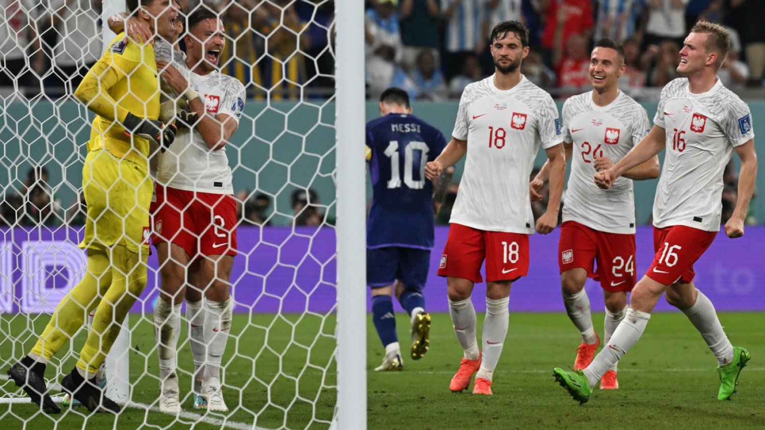 Biało-Czerwoni awansowali do 1/8 finału mundialu w Katarze, pomimo porażki 0:2 w środowym meczu z Argentyną.