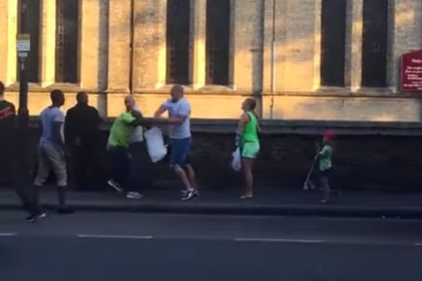 Polak brutalnie obszedł się z uchodźcą na ulicy w Londynie.