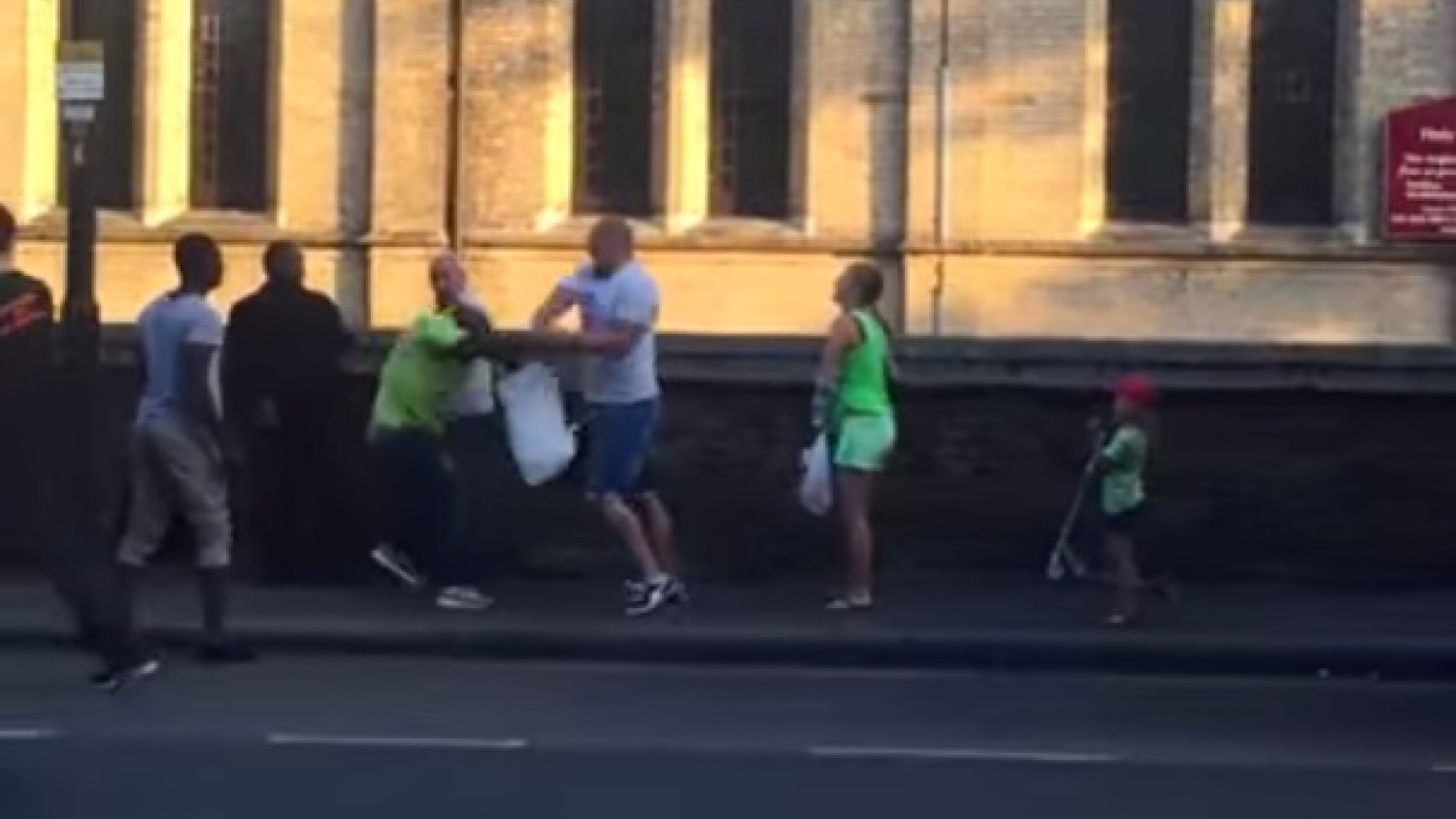 Polak brutalnie obszedł się z uchodźcą na ulicy w Londynie.