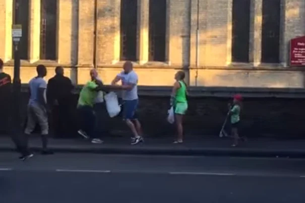 Polak brutalnie obszedł się z uchodźcą na ulicy w Londynie.