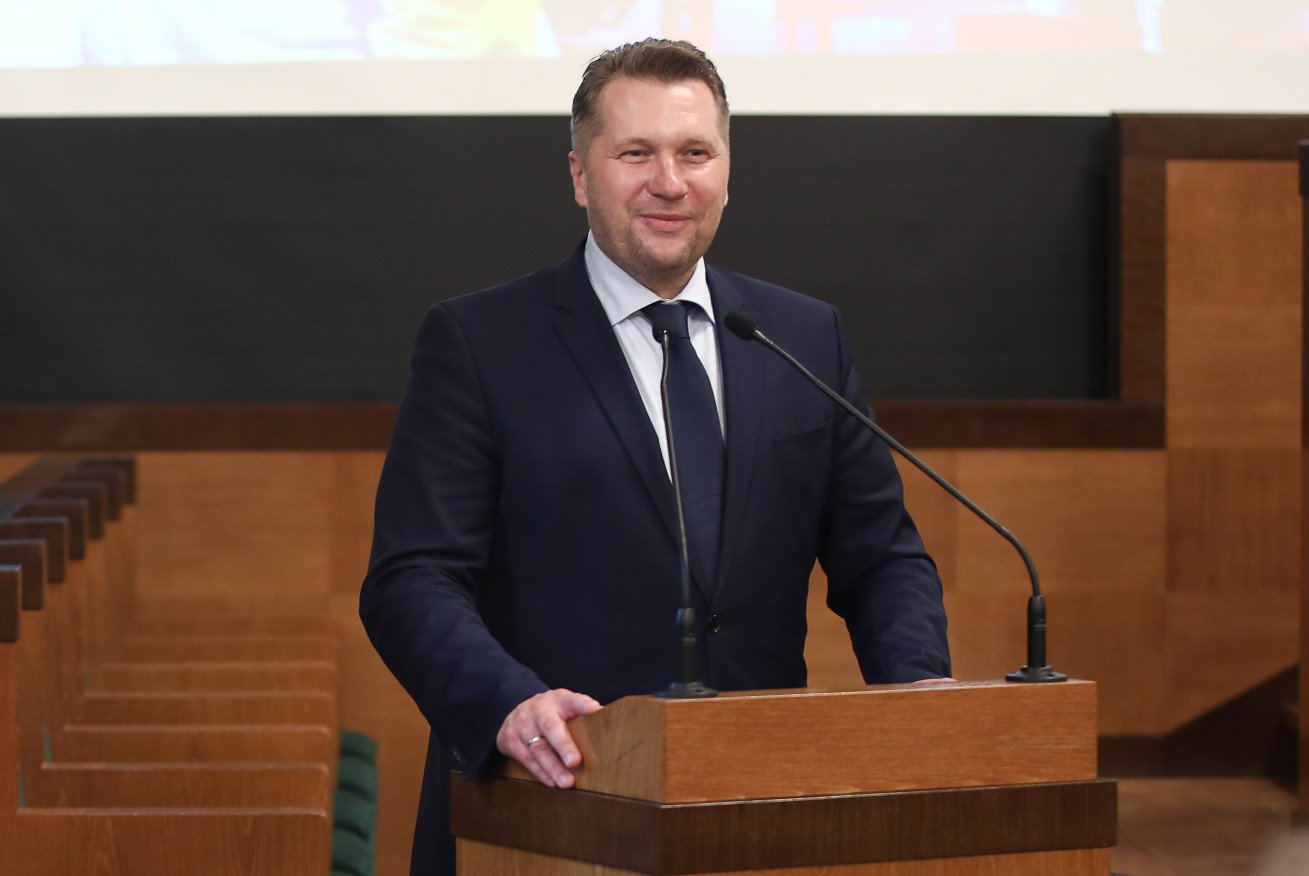 MEiN nagrodziło kuratorów oświaty. Wiemy ile wyniosły ich premie.