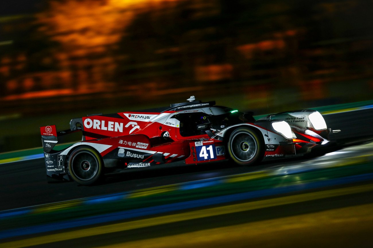 Robert Kubica reprezentujący team WRT zwyciężył w słynnym wyścigu Le Mans w klasie LMP2.