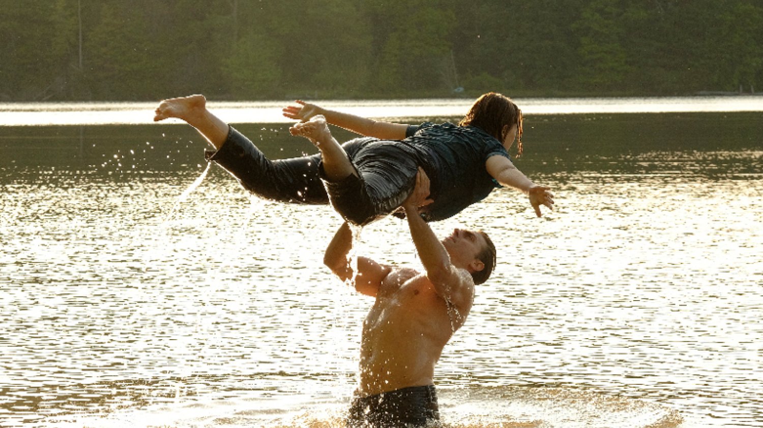 Amerykańska telewizja zrobiła remake "Dirty Dancing". W rolach głównych aktorka, która nie umie tańczyć i tancerz, który nie umie grać.