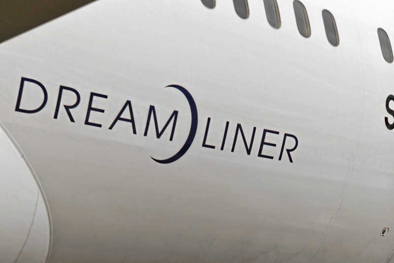 Należący do etiopskich linii lotniczych Boeing 787 Dreamliner stanął w płomieniach na londyńskim lotnisku.