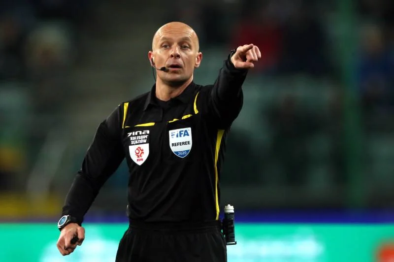 Kulisy pracy sędziego na Euro czy mundialu.