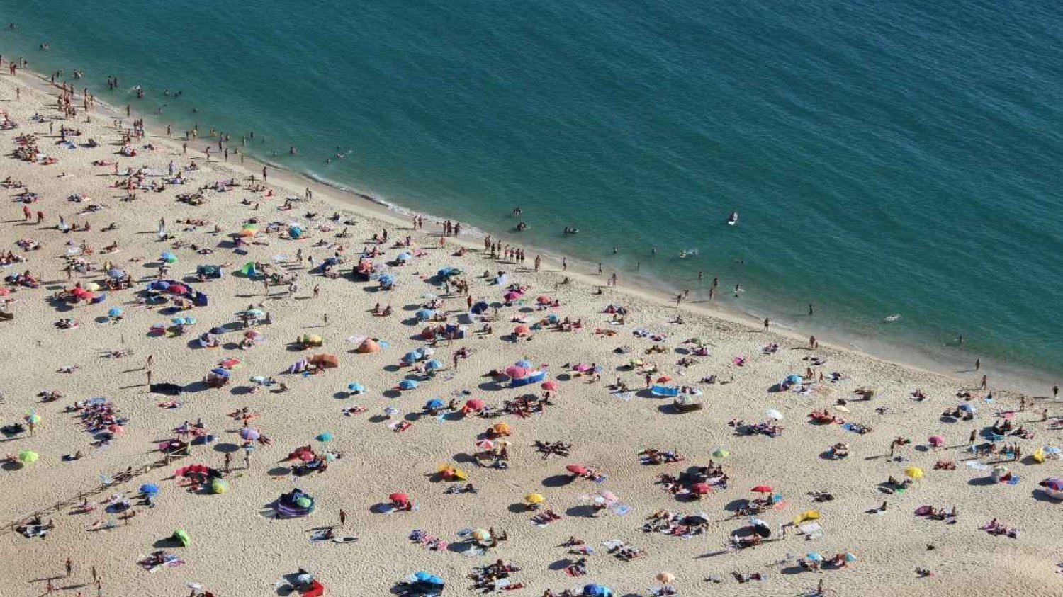 Plaża Nazare w Portugalii zamknięta po raz trzeci. Władze reagują.
