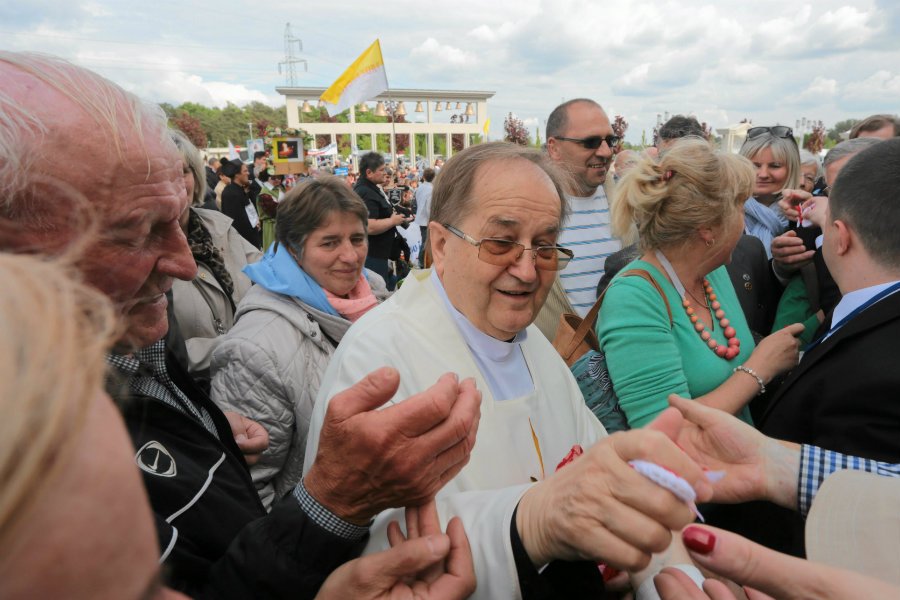 Książka "Kształcenie charakteru" zawiera rady dla dzieci i młodzieży w zakresie seksu.