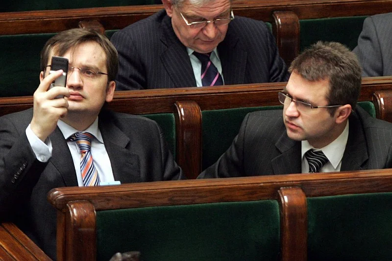 Przed laty (fotografia z 2007 roku) Zbigniew Girzyński nie miał problemów z dogadaniem się ze Zbigniewem Ziobro. Dziś polityk nie szczędzi uszczypliwości szefowi Solidarnej Polski.